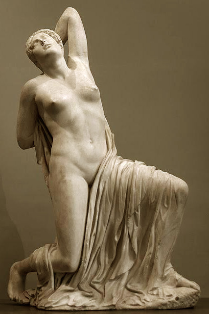 Escultura de Nióbide herida por las flechas de Apolo y Artemis